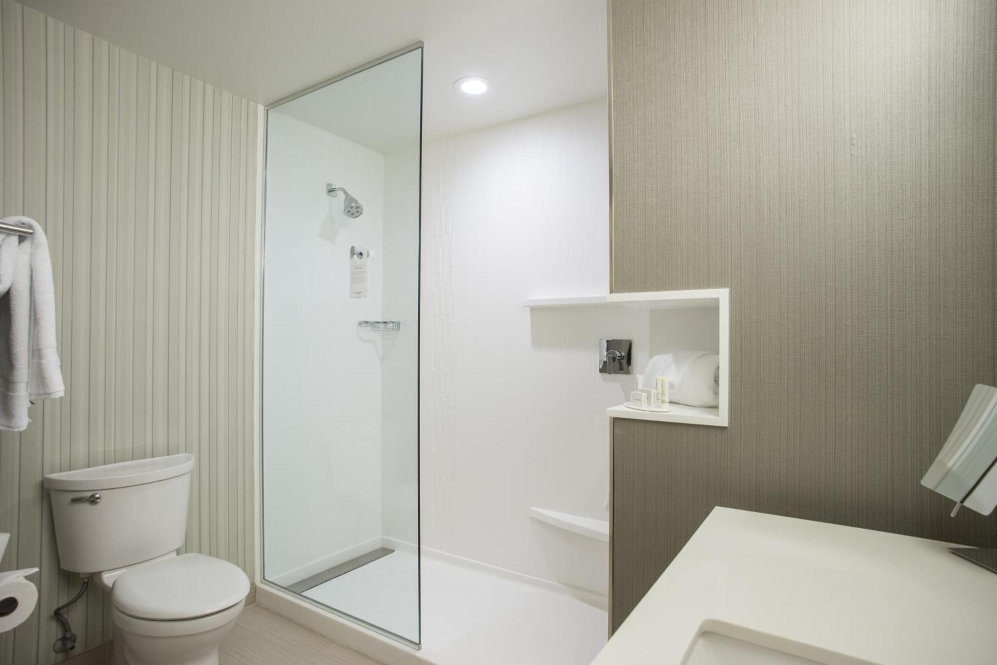 Courtyard By Marriott Albany Hotel