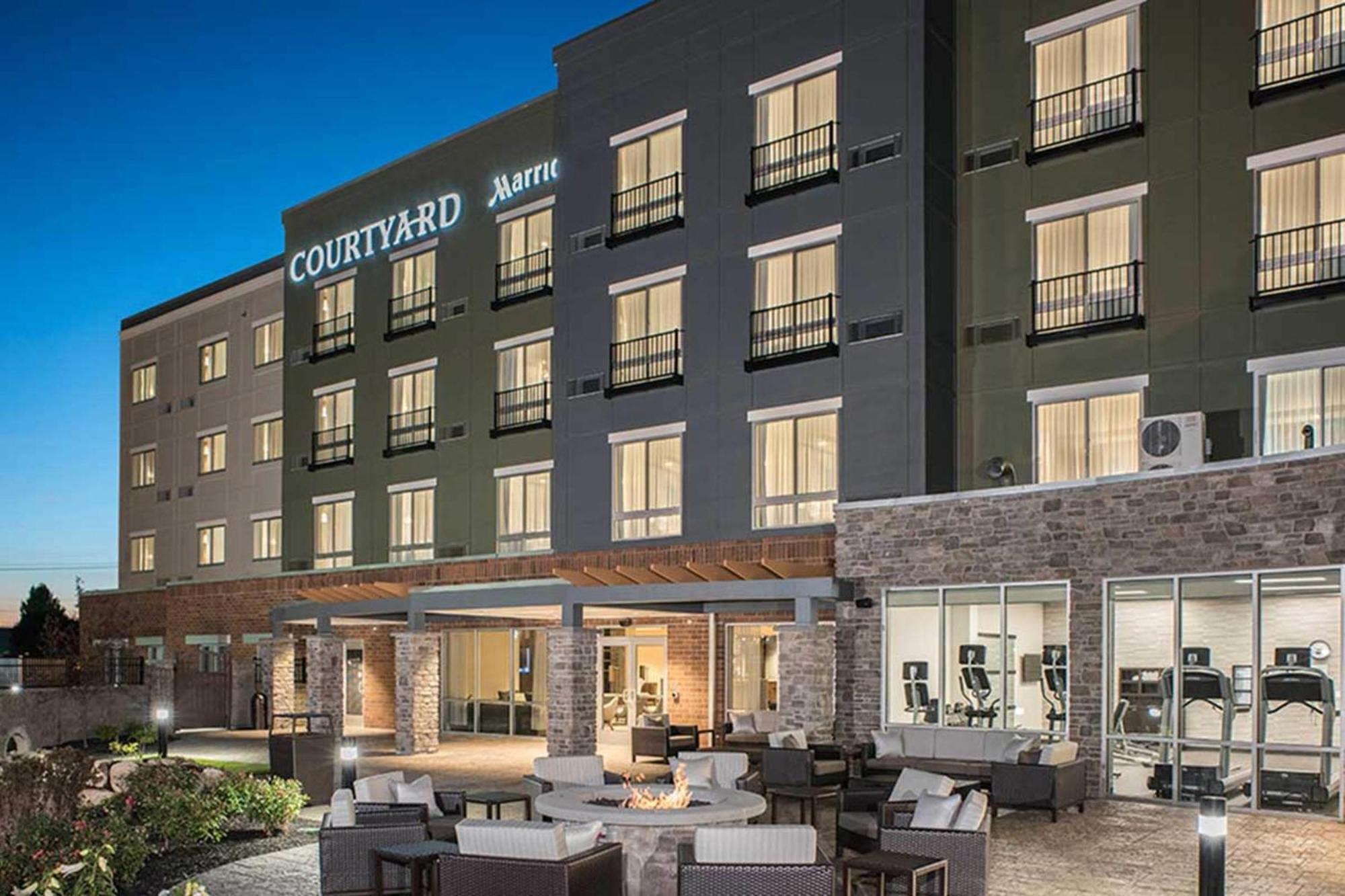 Courtyard By Marriott Albany Hotel 3*
