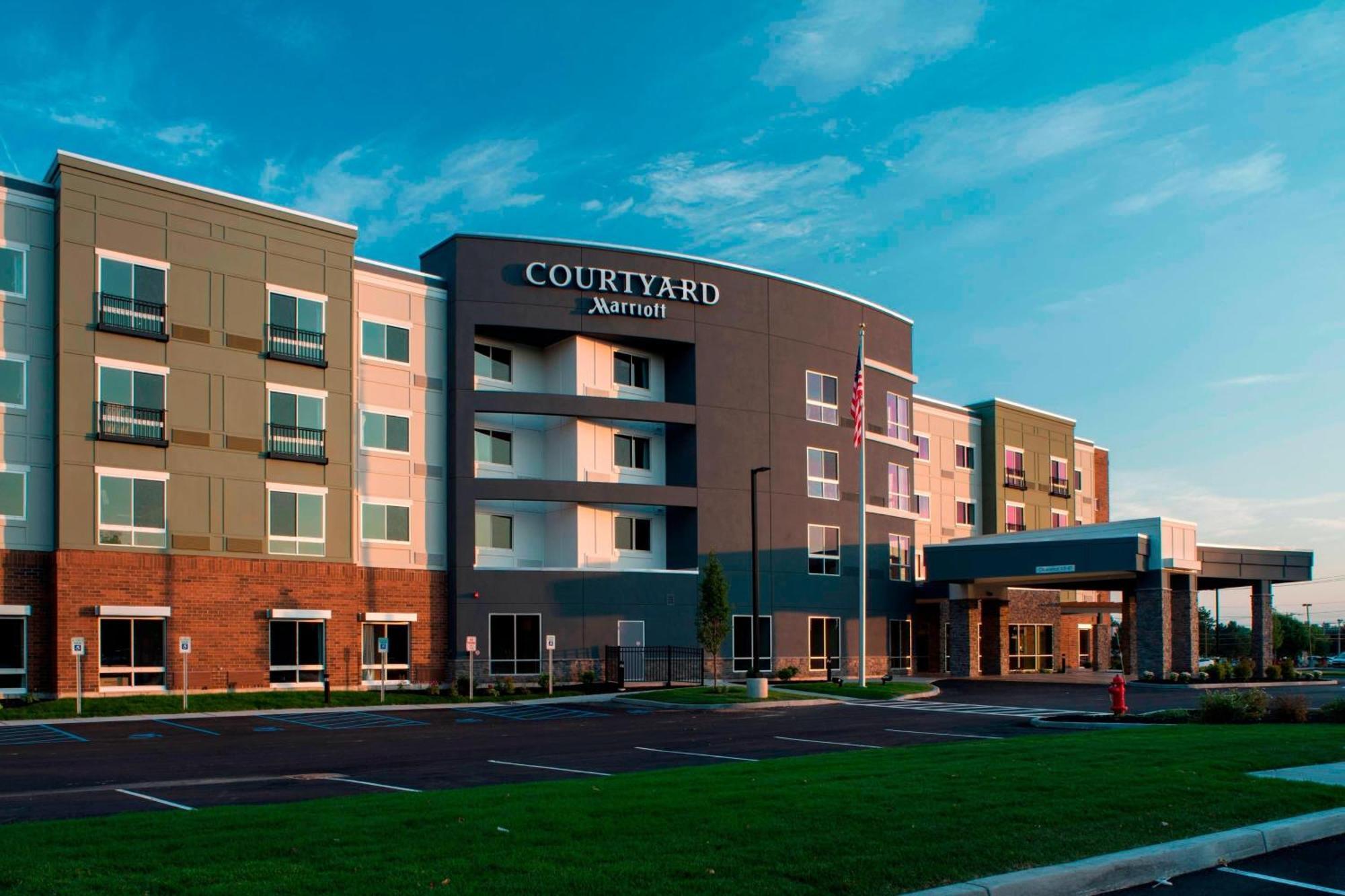 Courtyard By Marriott Albany Hotel 3*
