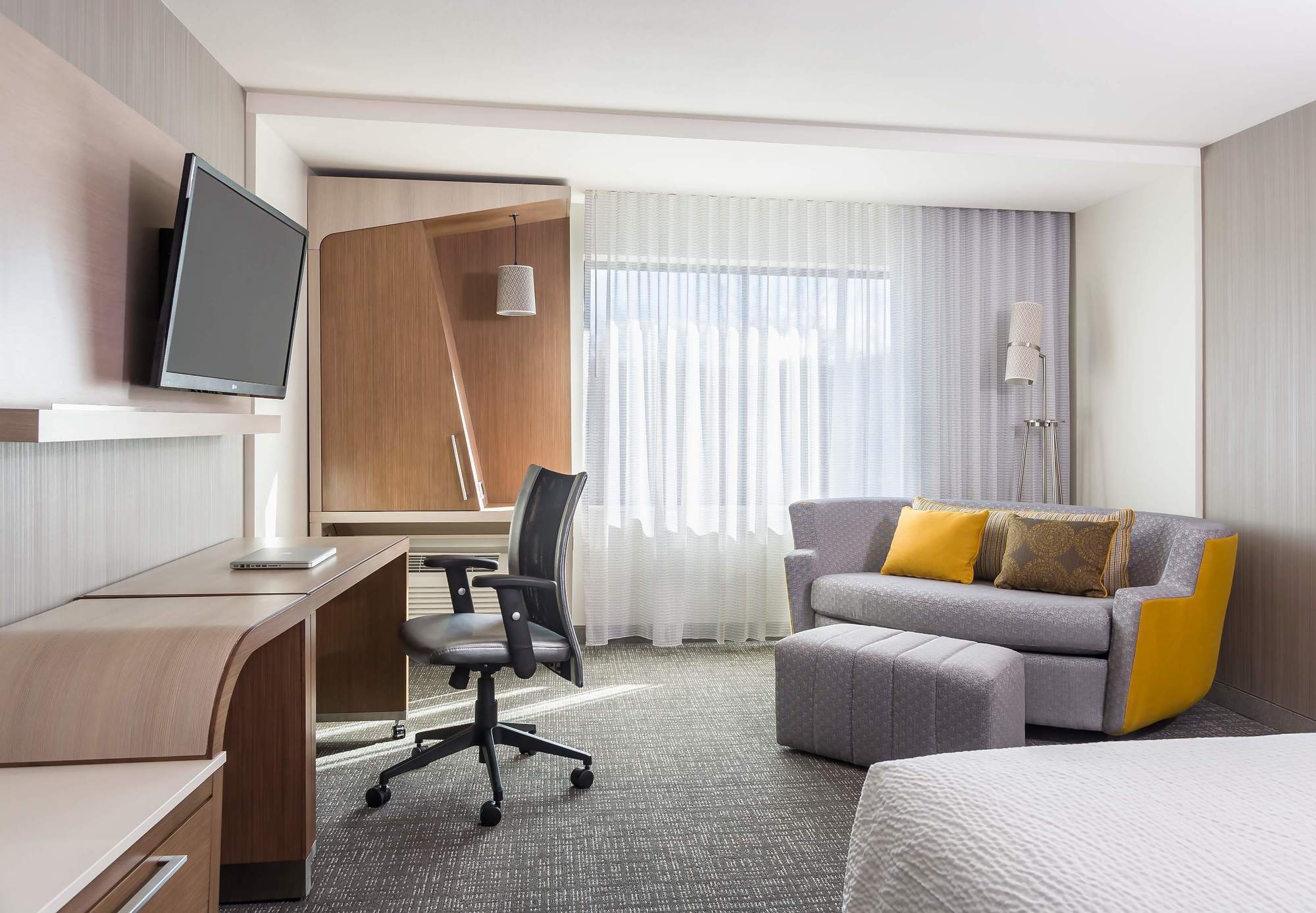 Courtyard By Marriott Albany Hotel